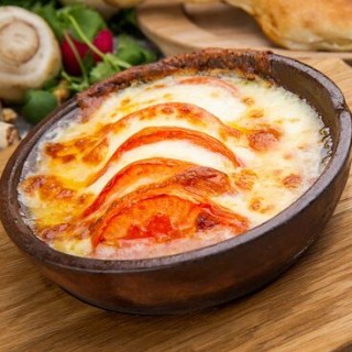 Фото Жаренный сыр сулугуни с помидорами (230 гр)